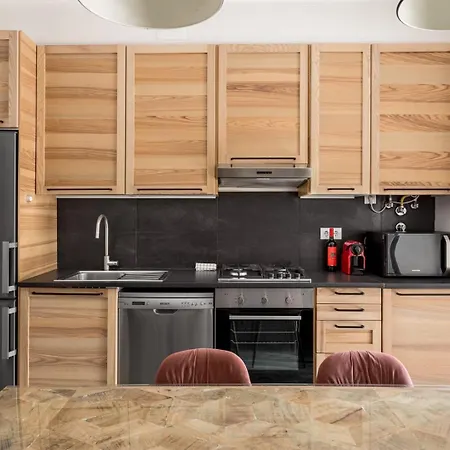 Modern 3br W/ Terrace & Bbq - Near Tram 28 | By Airnest Appartamento