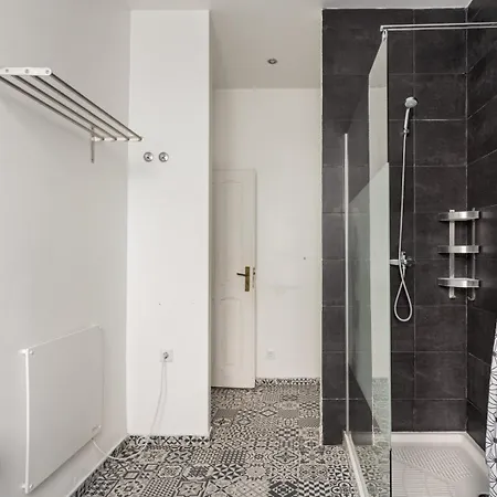 דירה Modern 3br W/ Terrace & Bbq - Near Tram 28 | By Airnest