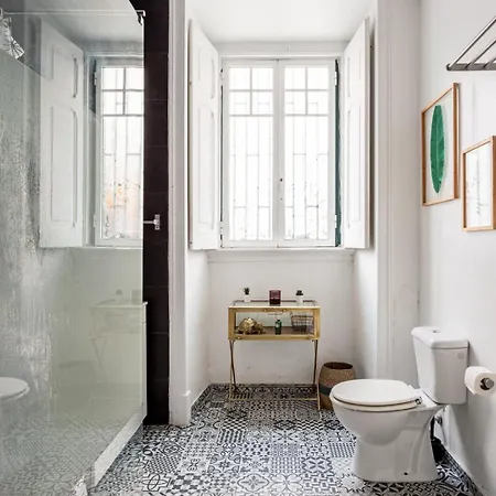 Modern 3br W/ Terrace & Bbq - Near Tram 28 | By Airnest דירה *