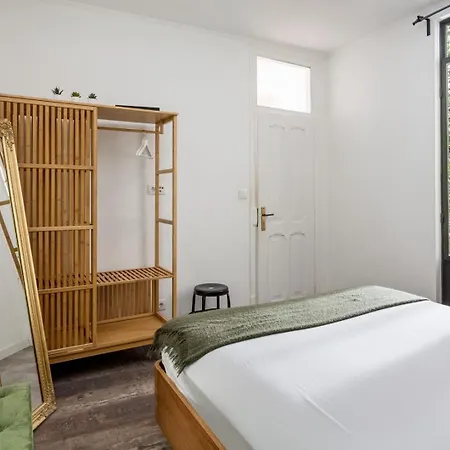 Modern 3br W/ Terrace & Bbq - Near Tram 28 | By Airnest דירה ליסבון